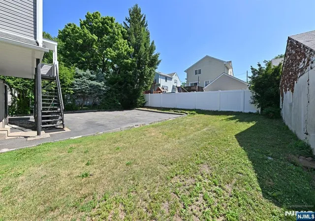 Homes for sale in Fair Lawn, NJ | 15-11 Parmelee Ave, Fair Lawn, NJ 07410 | MLS# 26025070