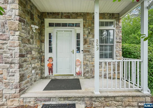 3rd image of 209 Raymound Blvd, Par Troy Hills Twp., NJ 07054 | MLS# 26025084