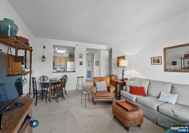 Homes for sale in Edgewater, NJ | 1104 City Pl, Edgewater, NJ 07020 | MLS# 26025159
