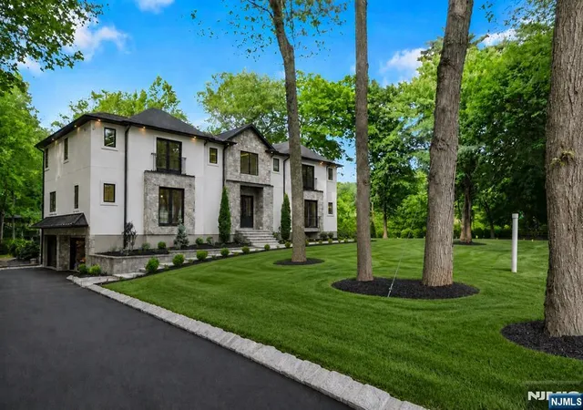 Homes for sale in Closter, NJ | 165 Hickory Ln, Closter, NJ 07624 | MLS# 26025173