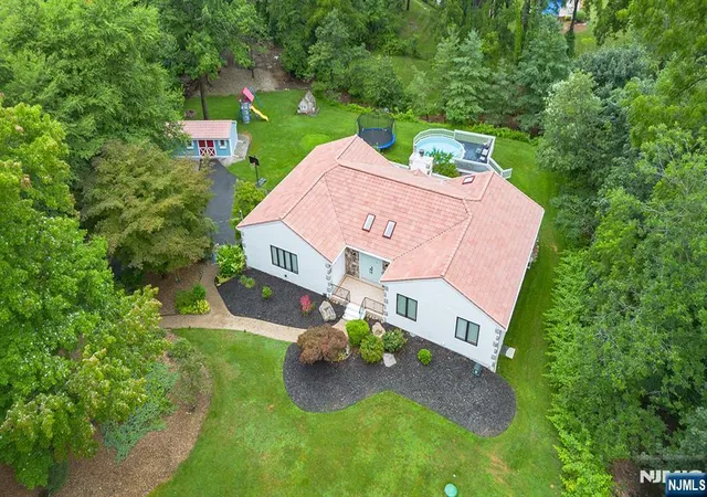 1st image of 4 Daniel Ln, Kinnelon, NJ 07405 | MLS# 26025180