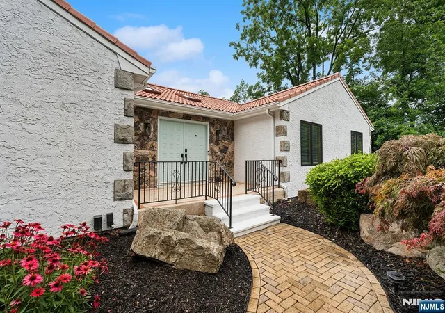 4th image of 4 Daniel Ln, Kinnelon, NJ 07405 | MLS# 26025180
