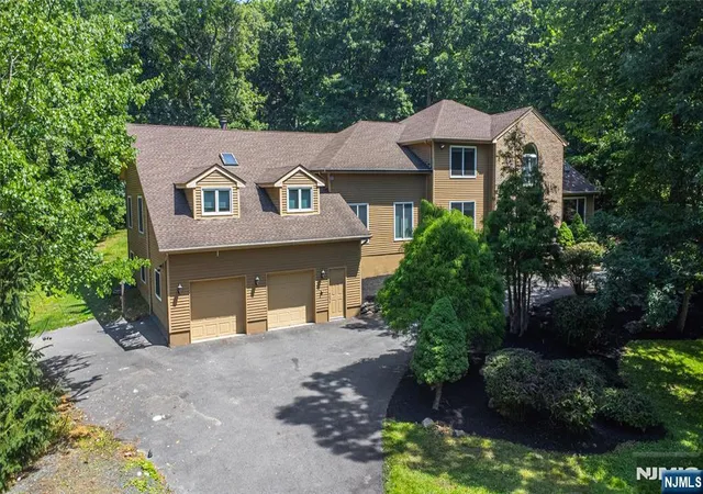 3rd image of 52 Tower Hill Ln, Kinnelon, NJ 07405 | MLS# 26025200