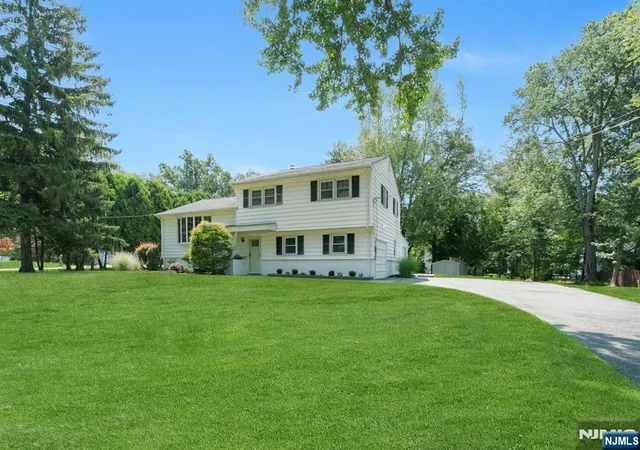 Homes for sale in River Vale, NJ | 615 Maze Rd, River Vale, NJ 07675 | MLS# 26025204