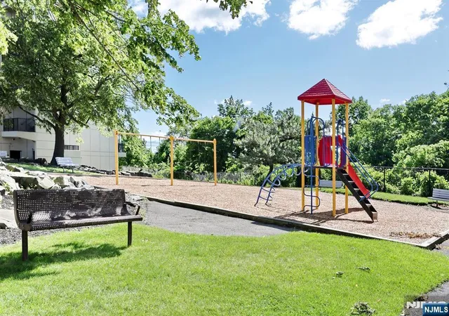 2nd image of 5 Horizon Rd, Fort Lee, NJ 07024
