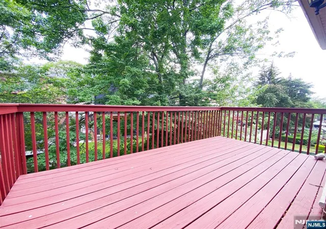 Homes for sale in Palisades Park, NJ | 118b Temple Terrace, Palisades Park, NJ 07650 | Houzeo