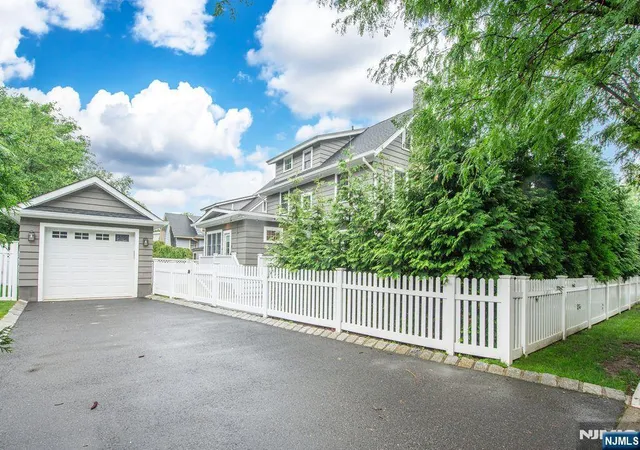 49th image of 202 Watchung Ave, Montclair, NJ 07043 | MLS# 26025251