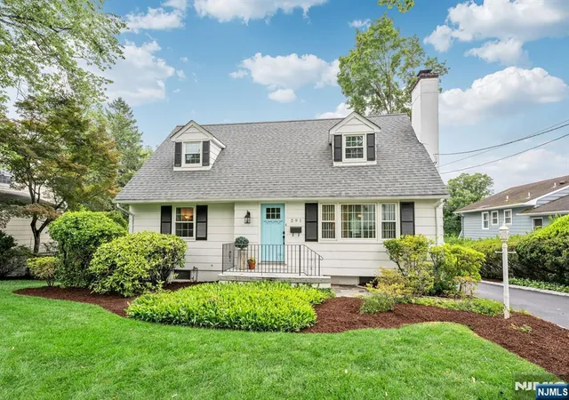 Homes for sale in Ridgewood, NJ | 291 Midvale St, Ridgewood, NJ 07450 | MLS# 26025273