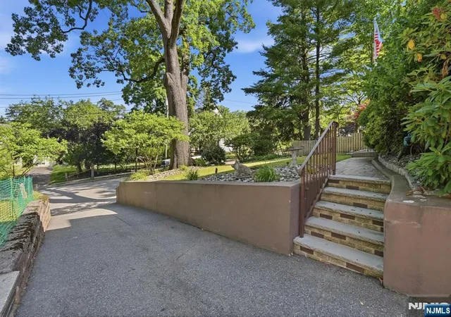 4th image of 16 Arlington Ave, Caldwell, NJ 07006 | MLS# 26025282