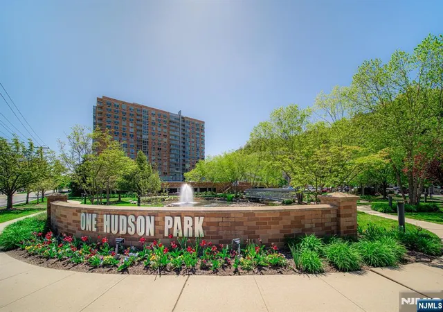 Homes for sale in Edgewater, NJ | 618 Hudson Park, Edgewater, NJ 07020 | MLS# 26025284