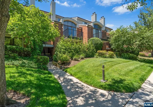 Homes for sale in Teaneck, NJ | 8 Wadsworth Ct, Teaneck, NJ 07666 | MLS# 26025290
