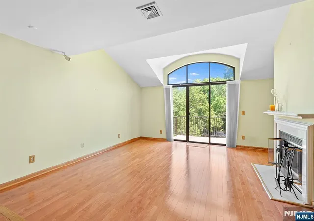 Homes for sale in Teaneck, NJ | 8 Wadsworth Ct, Teaneck, NJ 07666 | MLS# 26025290