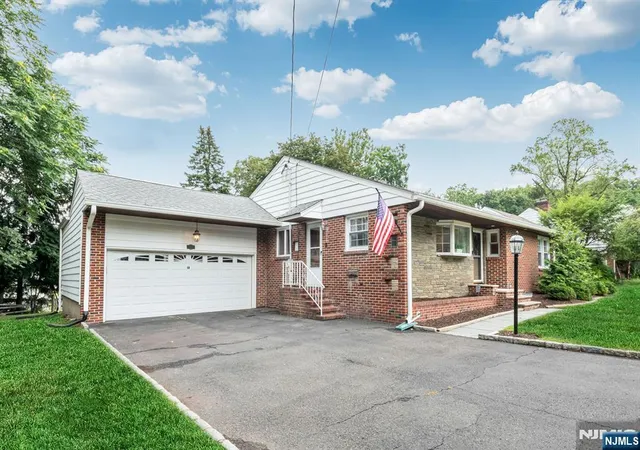 Homes for sale in Little Falls, NJ | 15 Kingwood Dr, Little Falls, NJ 07424 | MLS# 26025315