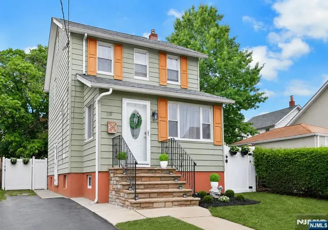 Homes for sale in Rochelle Park, NJ | 35 Colling Ave, Rochelle Park, NJ 07662 | MLS# 26025345