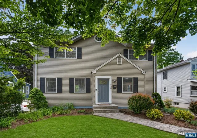 Homes for sale in Paramus, NJ | 538 Coolidge Pl, Paramus, NJ 07652 | MLS# 26025394