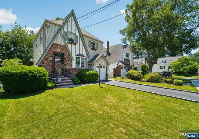 3rd image of 67 Marlboro Rd, Clifton, NJ 07012 | MLS# 26025400
