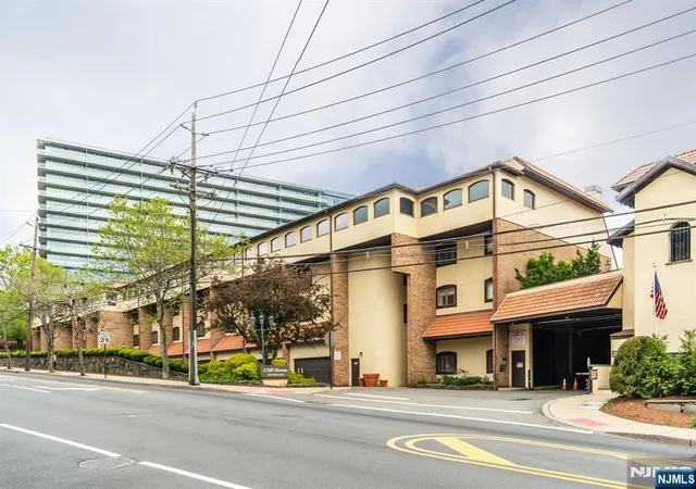 3rd image of 300 Gorge Rd #1, Cliffside Park, NJ 07010 | MLS# 26025451
