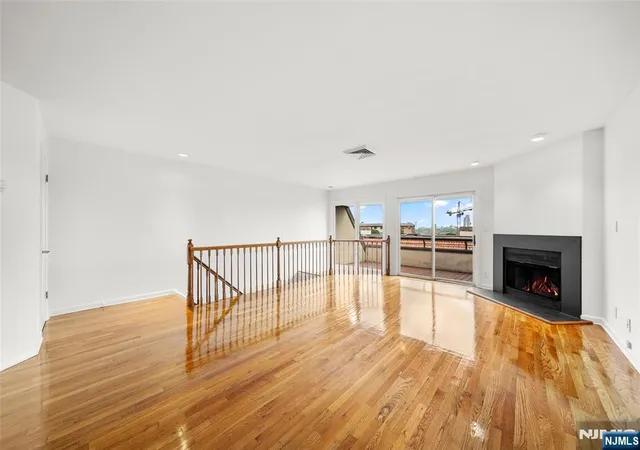 4th image of 300 Gorge Rd #1, Cliffside Park, NJ 07010 | MLS# 26025451
