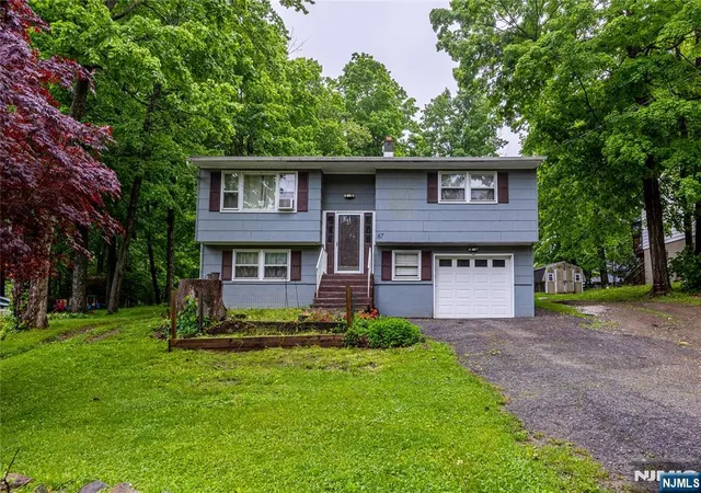Homes for sale in Vernon, NJ | 67 Cedar Tree Dr, Vernon, NJ 07422 | MLS# 26025471