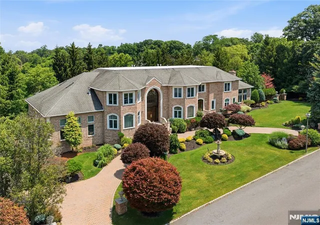 3rd image of 1 Wimbledon Ct, Cedar Grove, NJ 07009 | MLS# 26025498