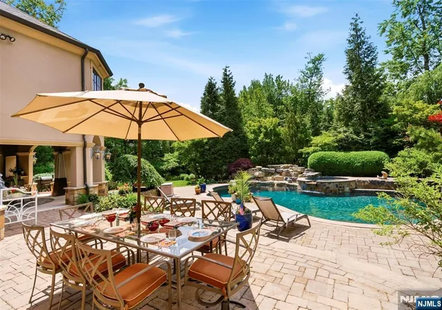 Homes for sale in Upper Saddle River, NJ | 70 Oak Dr, Upper Saddle River, NJ 07458 | MLS# 26025499