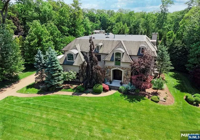 Homes for sale in Upper Saddle River, NJ | 70 Oak Dr, Upper Saddle River, NJ 07458 | MLS# 26025499