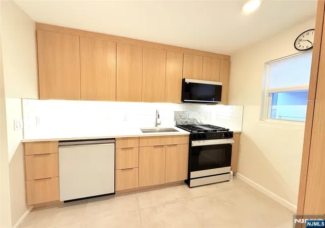 Homes for sale in Fort Lee, NJ | 234 Columbia Ave #11, Fort Lee, NJ 07024 | MLS# 26025501