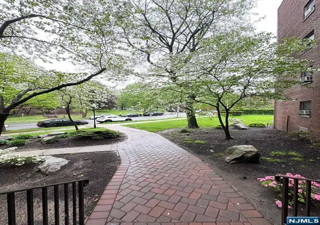 Homes for sale in Fort Lee, NJ | 500 Linwood Dr #2G, Fort Lee, NJ 07024 | MLS# 26025530