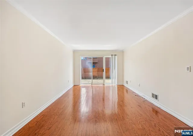4th image of 302 Chase Ct #302, Edgewater, NJ 07020 | MLS# 26025534