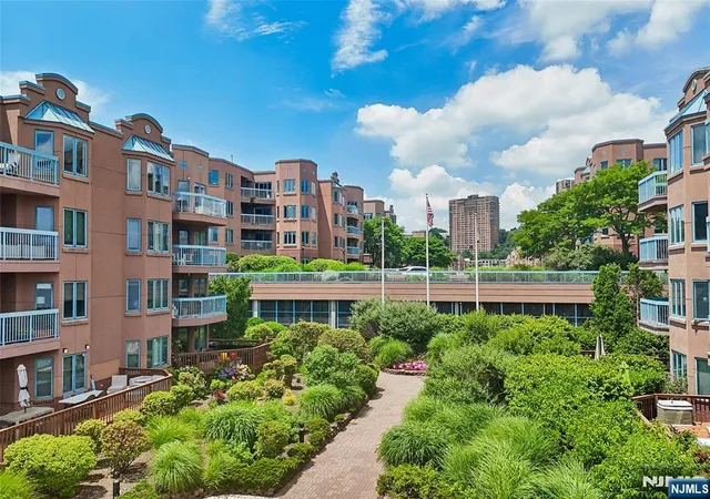 46th image of 302 Chase Ct #302, Edgewater, NJ 07020 | MLS# 26025534