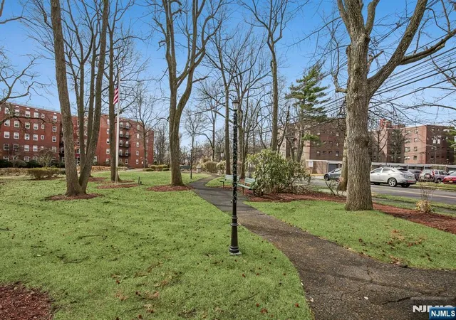 Homes for sale in Fort Lee, NJ | 2350 Linwood Avenue, Fort Lee, NJ 07024 | Houzeo