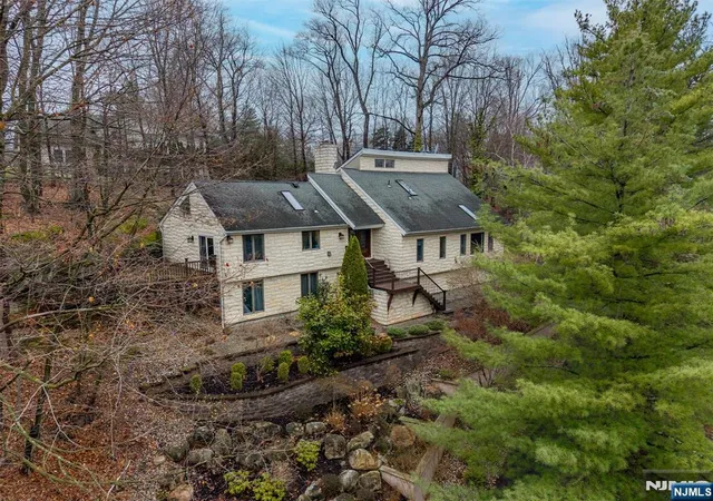Homes for sale in Woodcliff Lake, NJ | 37 Berkshire Rd, Woodcliff Lake, NJ 07677 | MLS# 26025547