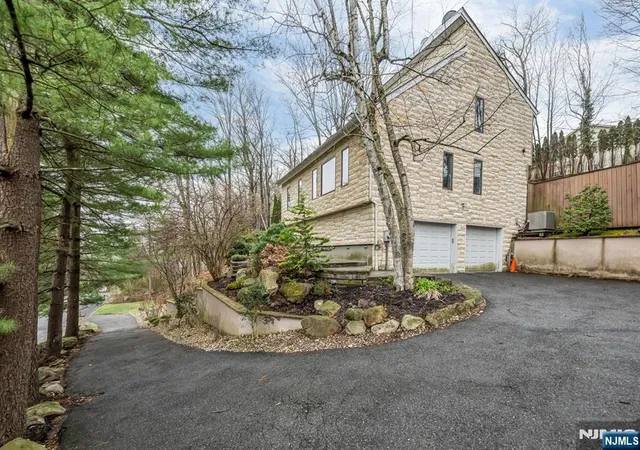 Homes for sale in Woodcliff Lake, NJ | 37 Berkshire Rd, Woodcliff Lake, NJ 07677 | MLS# 26025547