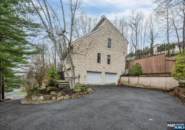 Homes for sale in Woodcliff Lake, NJ | 37 Berkshire Rd, Woodcliff Lake, NJ 07677 | MLS# 26025547
