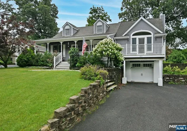 2nd image of 211 Spruce St, Midland Park, NJ 07432 | MLS# 26025549