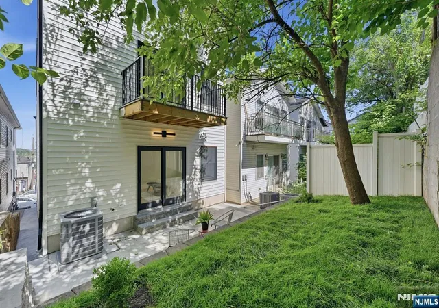 Homes for sale in Jersey City, NJ | 98 Western Avenue, Jersey City, NJ 07307 | Houzeo