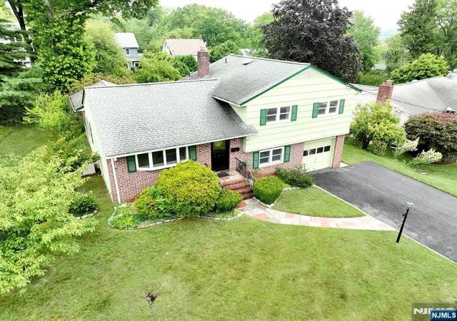 Homes for sale in Oradell, NJ | 678 Oakley Pl, Oradell, NJ 07649 | MLS# 26025560