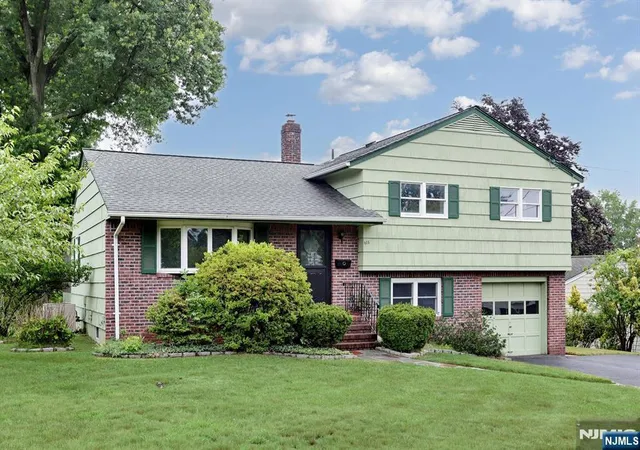 Homes for sale in Oradell, NJ | 678 Oakley Pl, Oradell, NJ 07649 | MLS# 26025560