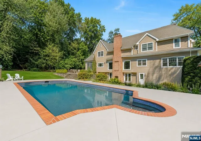 Homes for sale in Ho Ho Kus, NJ | 7 Deerhill Dr, Ho Ho Kus, NJ 07423 | MLS# 26025580