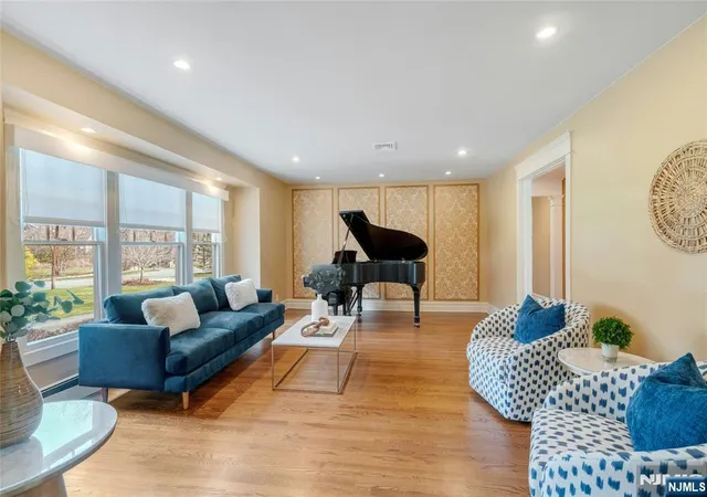 Photo 3 of Single family home for sale at 7 Deerhill Dr, Ho Ho Kus, NJ 07423 | MLS# 26025580 | Listing updated on 2026-08-25