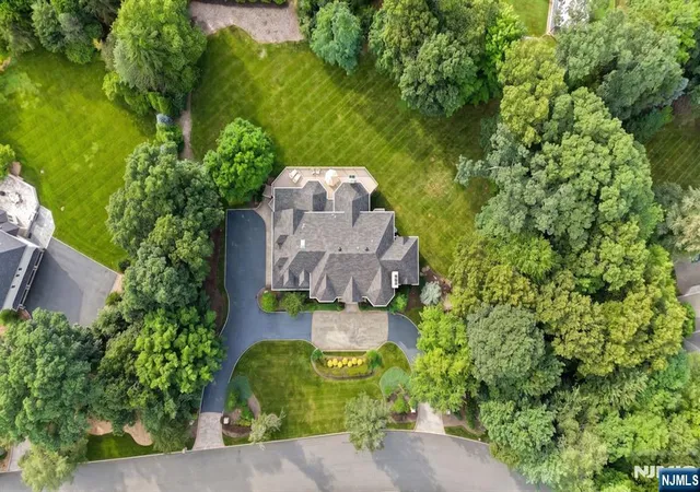 Homes for sale in Franklin Lakes, NJ | 817 Peach Tree Ln, Franklin Lakes, NJ 07417 | MLS# 26025592