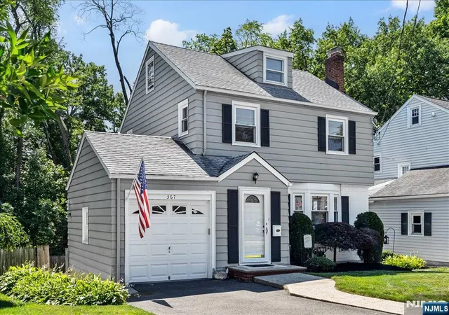 Homes for sale in Bloomfield, NJ | 367 Essex Ave, Bloomfield, NJ 07003 | MLS# 26025595