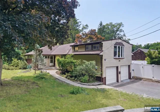 Homes for sale in Hillsdale, NJ | 171 Wierimus Ln, Hillsdale, NJ 07642 | MLS# 26025616