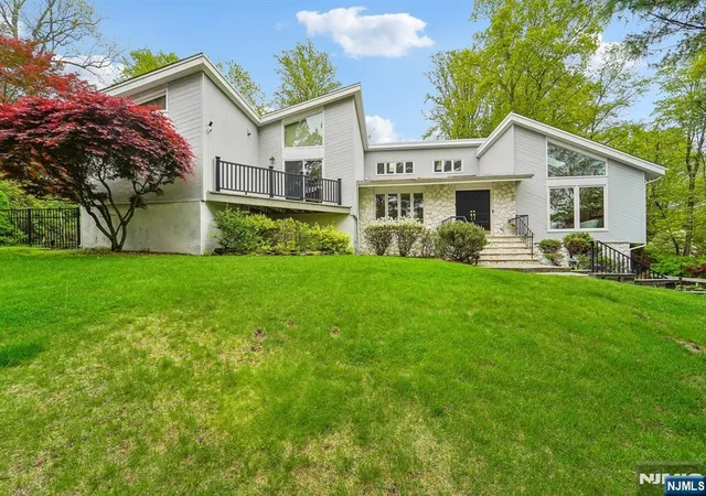 Homes for sale in Denville Township, NJ | 8 Union Hill Rd, Denville Township, NJ 07834 | MLS# 26025630