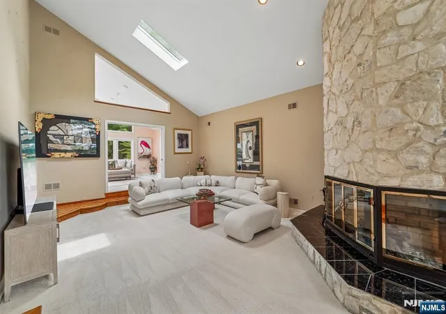 5th image of 8 Union Hill Rd, Denville Township, NJ 07834 | MLS# 26025630
