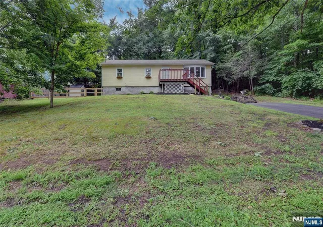 Homes for sale in Sussex, NJ | 101 Old Clove Rd, Sussex, NJ 07461 | MLS# 26025651