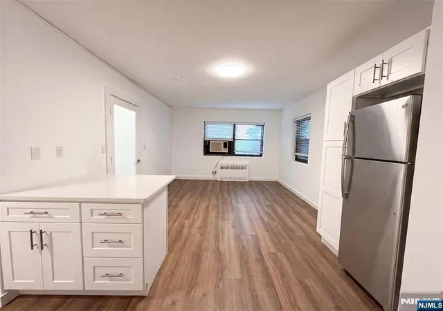 Homes for sale in Fort Lee, NJ | 3081 Edwin Ave #1H, Fort Lee, NJ 07024 | MLS# 26025664