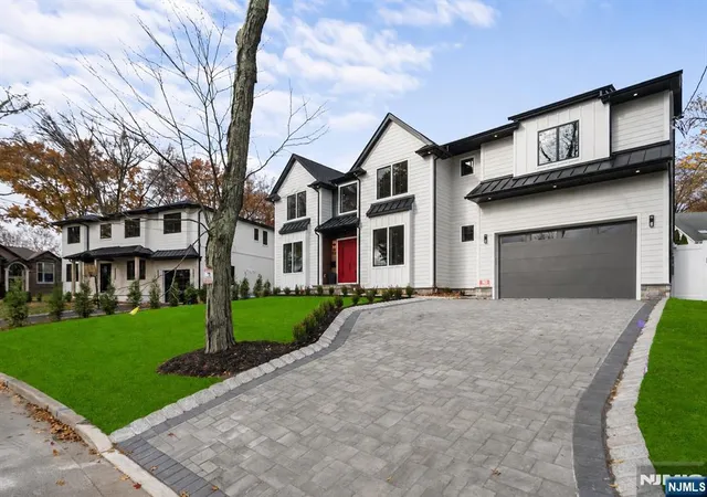 Homes for sale in Paramus, NJ | 333 Harrison St, Paramus, NJ 07652 | MLS# 26025715