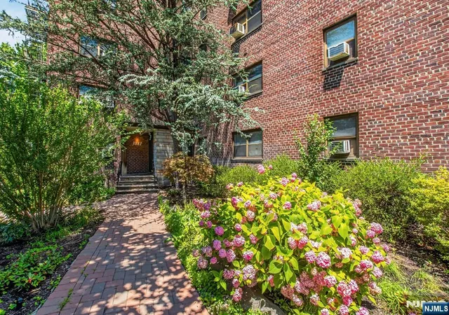 Homes for sale in Fort Lee, NJ | 3081 Edwin Ave #3G, Fort Lee, NJ 07024 | MLS# 26025717