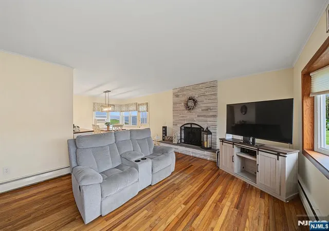 3rd image of 19 Birch Pkwy, Sparta, NJ 07871 | MLS# 26025722